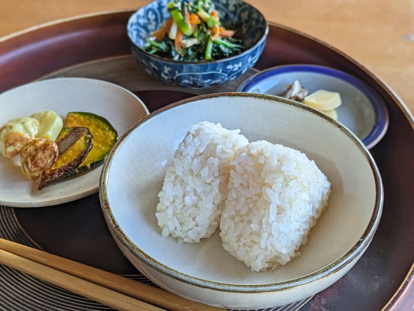 自然栽培おにぎりと野菜